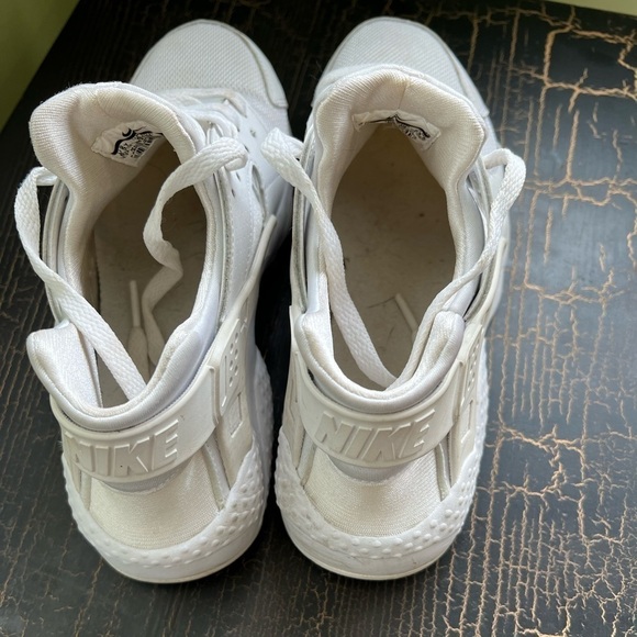 Nike air huarache Run Gs Triple white 6.5  Youth size or 24.5 cm women - Picture 7 of 9